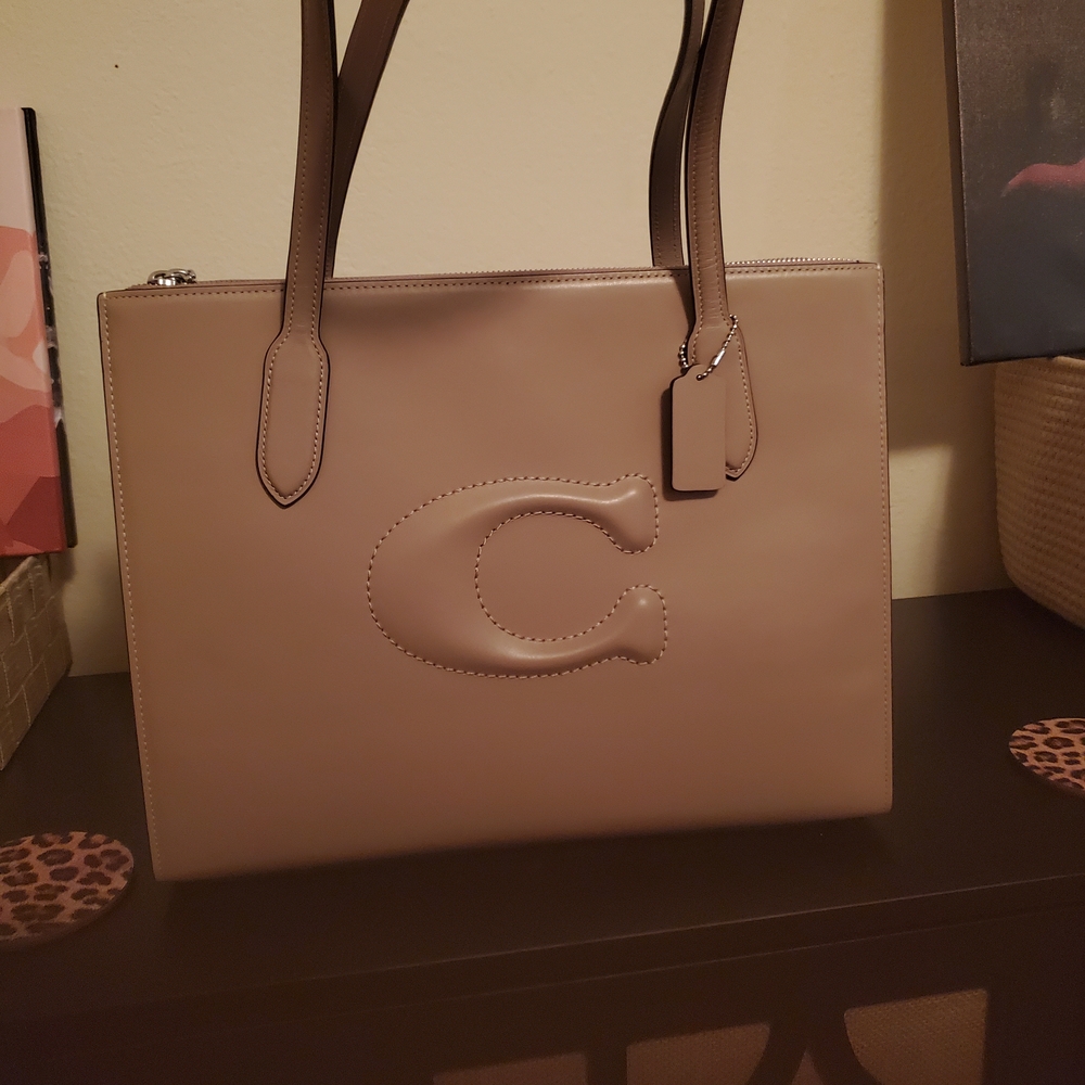 Coach Tan Leather Tote Sophisticated Minimalist Design